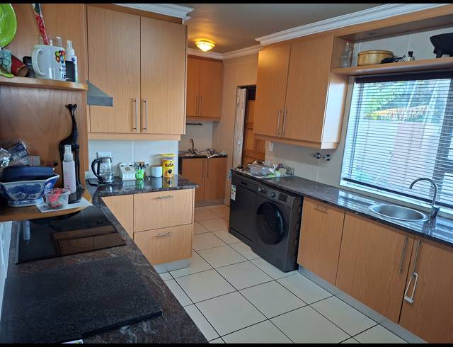3 BEDROOM TOWNHOUSE FOR SALE IN LAWRENCE ROCKS